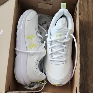 Under Armour White and Yellow Sneakers Modern Athletic Design